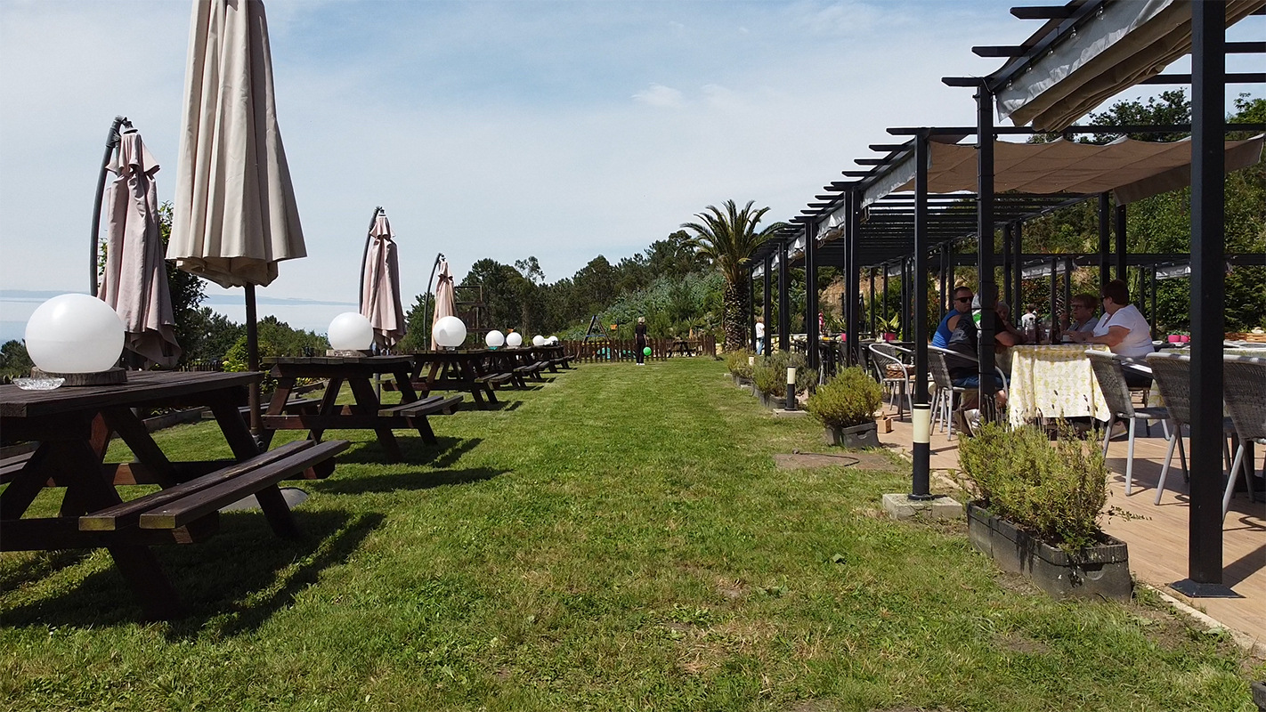 Hotel Playa de Aguilar - Terraza y zona de juegos